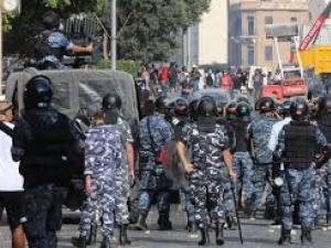 اشتباكات بين المحتجين وقوى الأمن في محيط البرلمان اللبناني