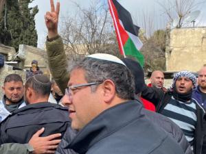 بن غفير: كل من يحمل ويلقي زجاجة مولوتوف يجب أن يُطلق عليه الرصاص