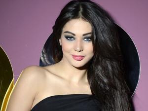 صورة الفنانة
