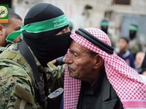 والد قائد أركان المقاومة "محمد الضيف" في ذمة الله