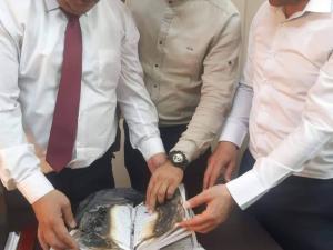 بالصور مستوطنون يحرقون نسخاً من القرآن الكريم في الخليل