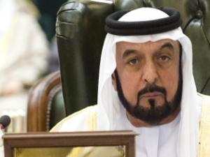 لأول مرة بعد إصابته بالجلطة.. حاكم الإمارات يغادر البلاد