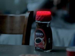 بالفيديو: "نسكافيه" تُحول غطاء علبتها إلى "منبه"