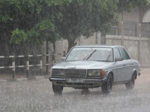 منخفض جوي يضرب فلسطين: أمطار غزيرة وتحذيرات من خطر التزحلق