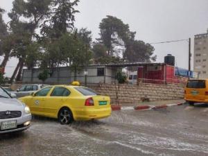 الطقس: استمرار المنخفض الجوي وأمطار متفرقة اليوم