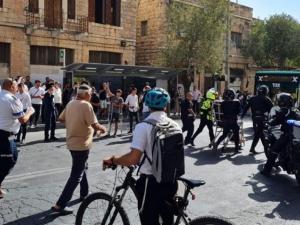 ق7: إصابة فلسطيني بزعم طعنه إسرائيليين بمحطة حافلات بالقدس