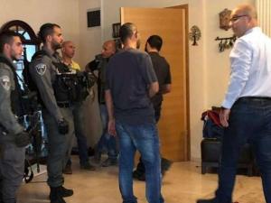 "شؤون القدس" تدين ملاحقة الوزير الهدمي وإخضاعه لتفتيش جسدي واستجوابه