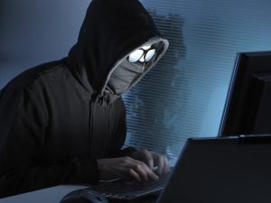 خطوات تقيك شرّ "قراصنة الإنترنت"