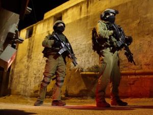 الاحتلال يشن حملة اعتقالات واسعة بالضفة تطال العشرات