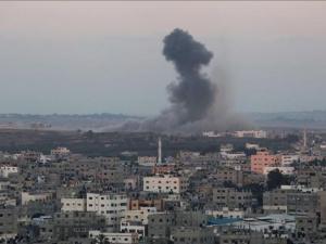 غزة: طيران الاحتلال يشن غارتين على موقعين للقسام