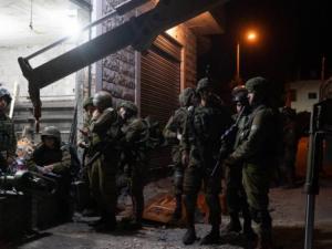 اعتقالات بمداهمات ليلية بالضفة والقدس
