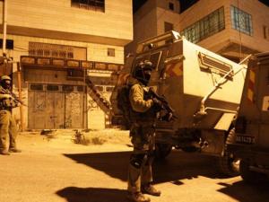 الاحتلال يعتقل 11 مواطنًا بالضفة بينهم قياديان بحماس