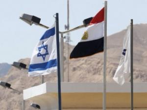 وفد "إسرائيلي" يزور القاهرة..والمقاومة تضغط على حدود غزة