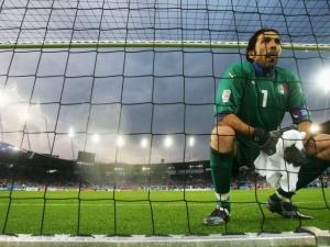 بوفون يخوض 50 مباراة في "كأس الأمم الأوروبية"
