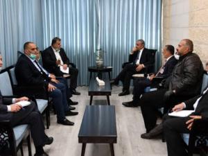 اشتية يبحث مع "عمّال فلسطين" قضايا بظل أزمة كورونا