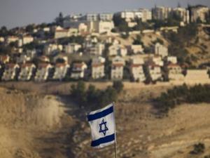 كاتب إسرائيلي: "أملاك الغائبين" قانون لنهب الفلسطينيين
